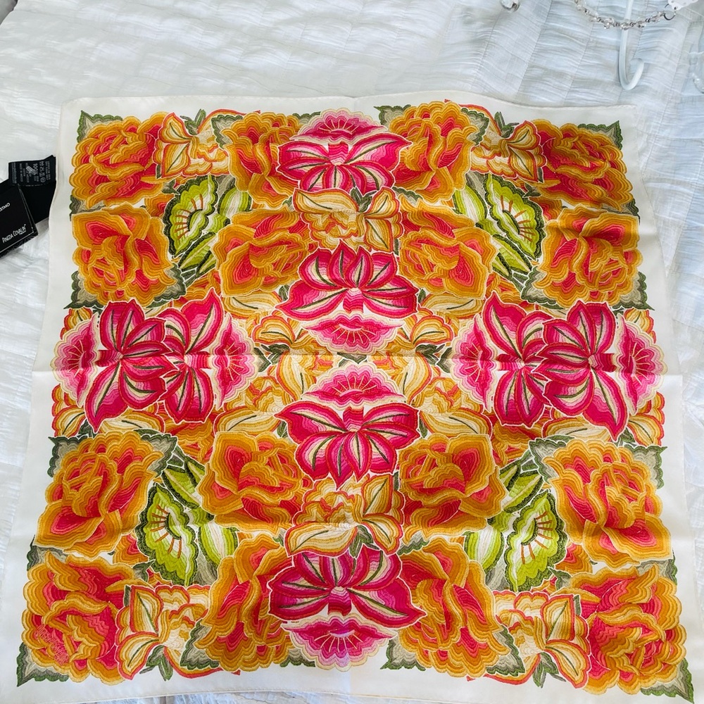 NWT Pineda Covalin silk Scarf beautiful colors